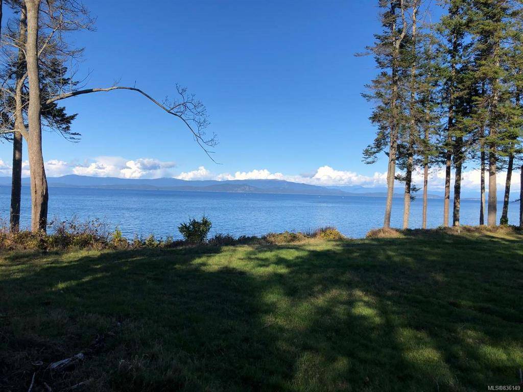 Qualicum Beach, BC,883 Bluffs Dr