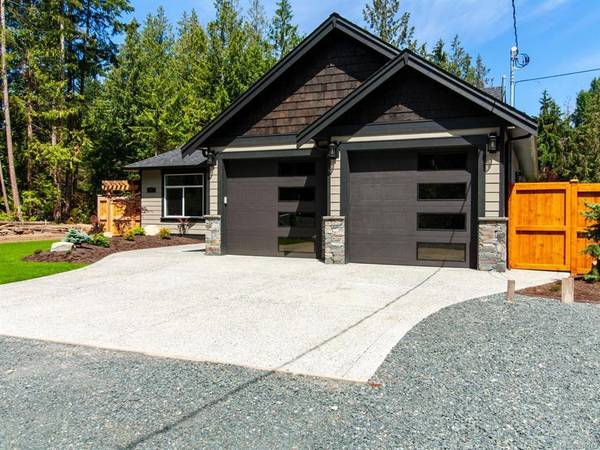 French Creek, BC V9P 2B2,371 Manse Rd