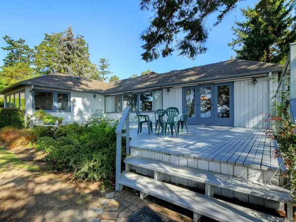 North Saanich, BC V8L 5L8,825 Towner Park Rd