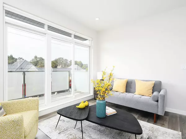 Victoria, BC V8R 1C9,1515 Redfern St #303
