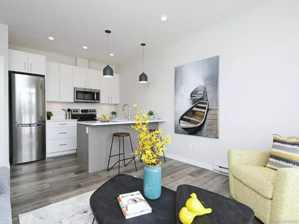 Victoria, BC V8R 1C9,1515 Redfern St #303