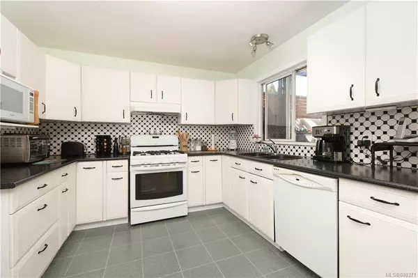 Sooke, BC V9Z 0H6,2201 Tara Pl