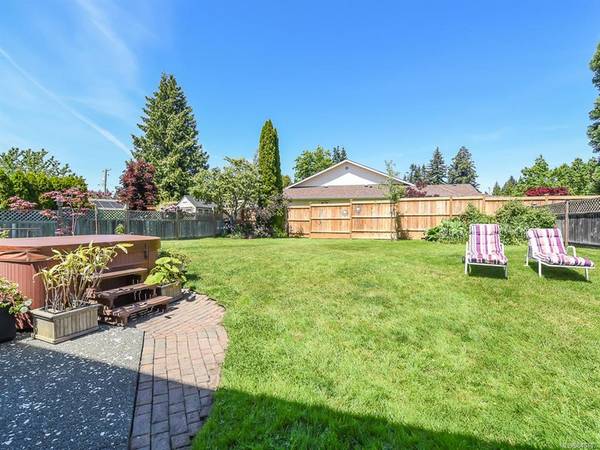 Comox, BC V9M 1A2,1504 Juniper Pl