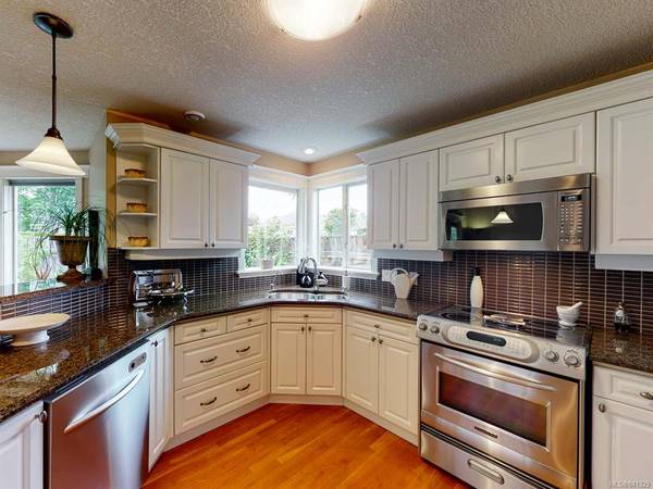 Qualicum Beach, BC V9K 2K3,1053 Windsor Dr