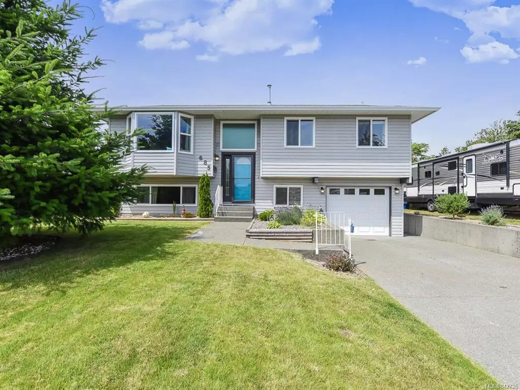 Comox, BC V9M 3P1,685 Murrelet Dr