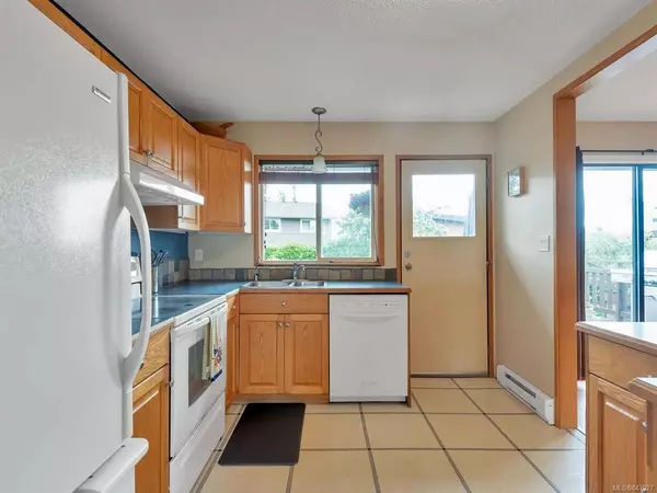 Campbell River, BC V9W 6K9,1671 Brook Cres