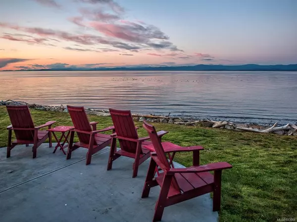 817 Flamingo Dr, Qualicum Beach, BC V9K 2B5