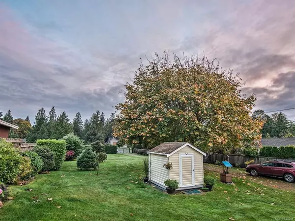 Qualicum Beach, BC V9K 2B5,817 Flamingo Dr