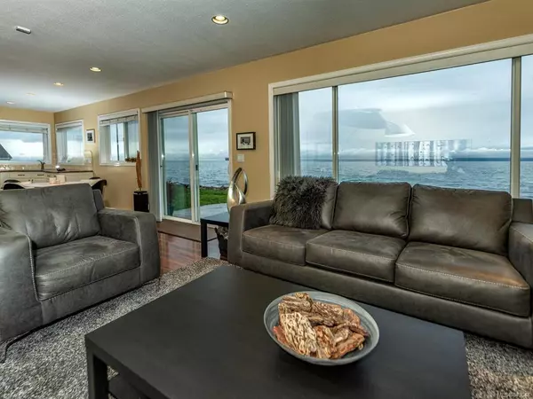 Qualicum Beach, BC V9K 2B5,817 Flamingo Dr