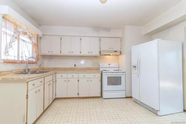 Colwood, BC V9B 2E9,2938 Oldcorn Pl