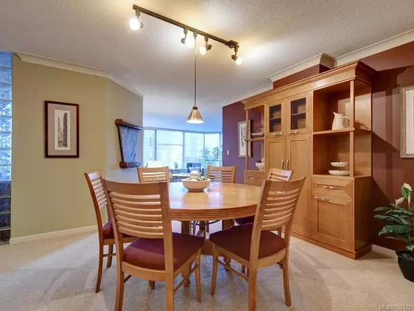 Victoria, BC V8V 4Y1,636 Montreal St #401