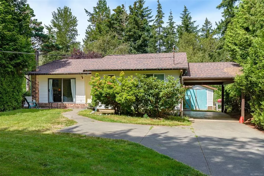 Comox, BC V9M 2Y2,1586 ROBB Ave