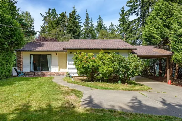 Comox, BC V9M 2Y2,1586 ROBB Ave