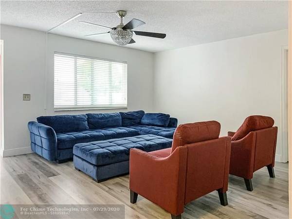 9370 NW 26th St, Sunrise, FL 33322