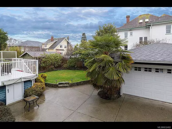 Victoria, BC V8V 4A7,77 Cambridge St