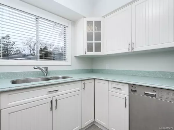 Victoria, BC V8S 4B7,928 Wilmer St