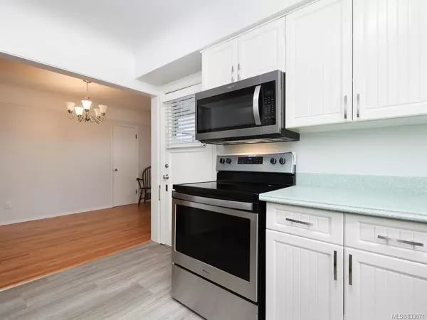 Victoria, BC V8S 4B7,928 Wilmer St