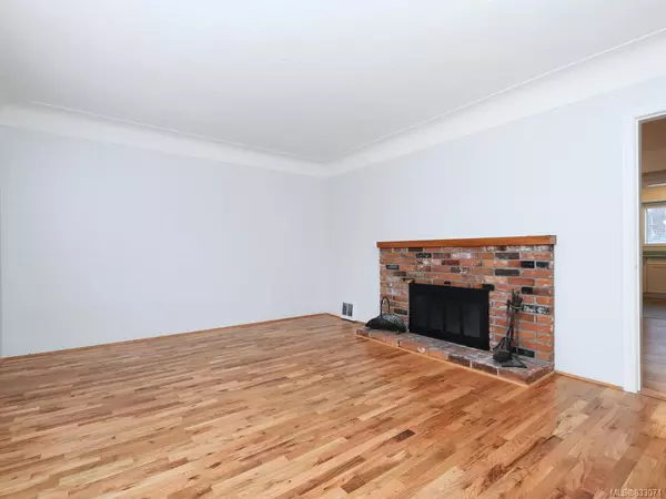 Victoria, BC V8S 4B7,928 Wilmer St