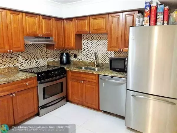 Pompano Beach, FL 33064,3316 Quail Close  #21