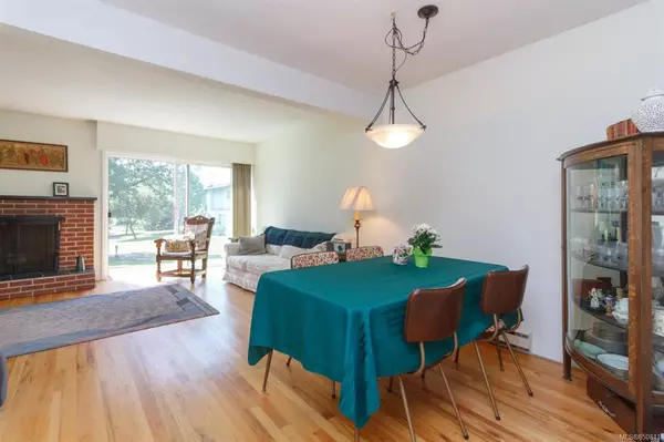 Saanich, BC V8N 3X5,3987 Gordon Head Rd #13