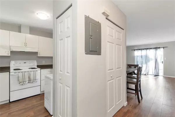 Campbell River, BC V9W 4A4,704 7th Ave #4