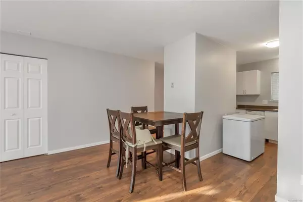 Campbell River, BC V9W 4A4,704 7th Ave #4