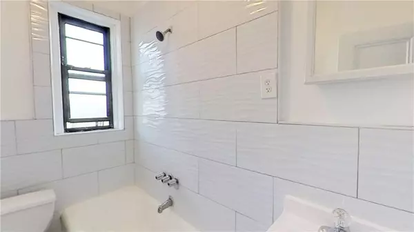 Brooklyn, NY 11213,850 Saint Marks AVE #5G