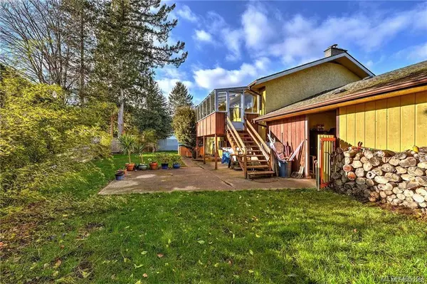 Oak Bay, BC V8S 2Z8,2091 Stonehewer Pl