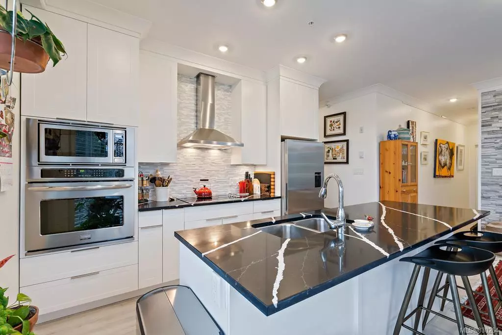 Victoria, BC V8R 3X9,1460 Pandora Ave #403