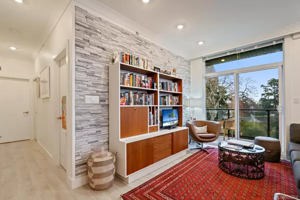 Victoria, BC V8R 3X9,1460 Pandora Ave #403