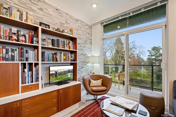 Victoria, BC V8R 3X9,1460 Pandora Ave #403