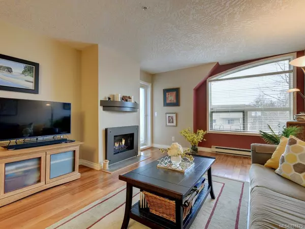 Victoria, BC V8R 4P9,1715 Richmond Ave #409