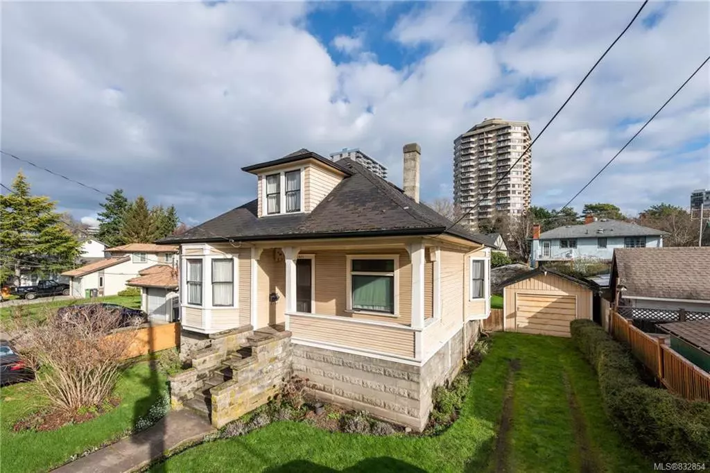 Victoria, BC V8V 2K1,411 Heather St