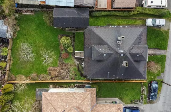 Victoria, BC V8V 2K1,411 Heather St