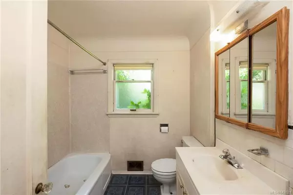 Saanich, BC V8N 3Z9,3965 Locarno Lane
