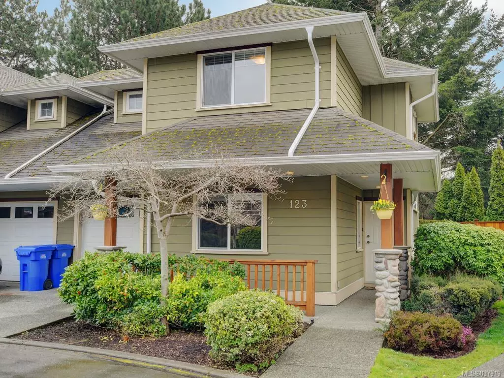 Langford, BC V9B 6S5,951 Goldstream Ave #123