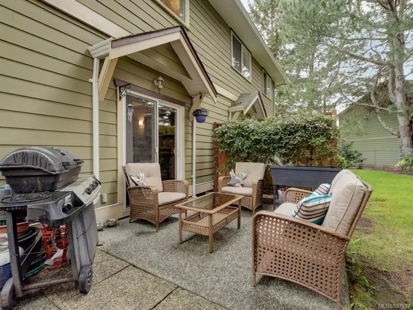 Langford, BC V9B 6S5,951 Goldstream Ave #123