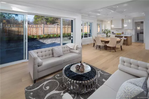Oak Bay, BC V8S 4W4,724 Oliver St