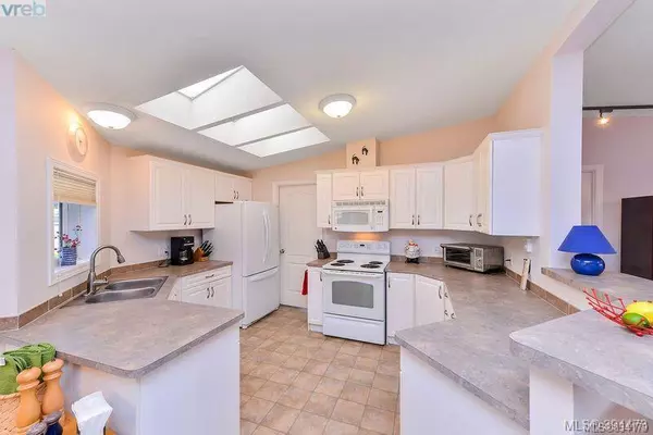 Langford, BC V9B 4V4,2587 Selwyn Rd #64