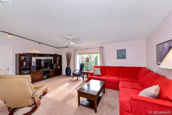 Langford, BC V9B 4V4,2587 Selwyn Rd #64