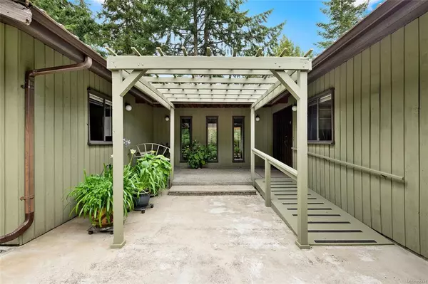 Salt Spring, BC V8K 1J9,104 Forest Hill Pl