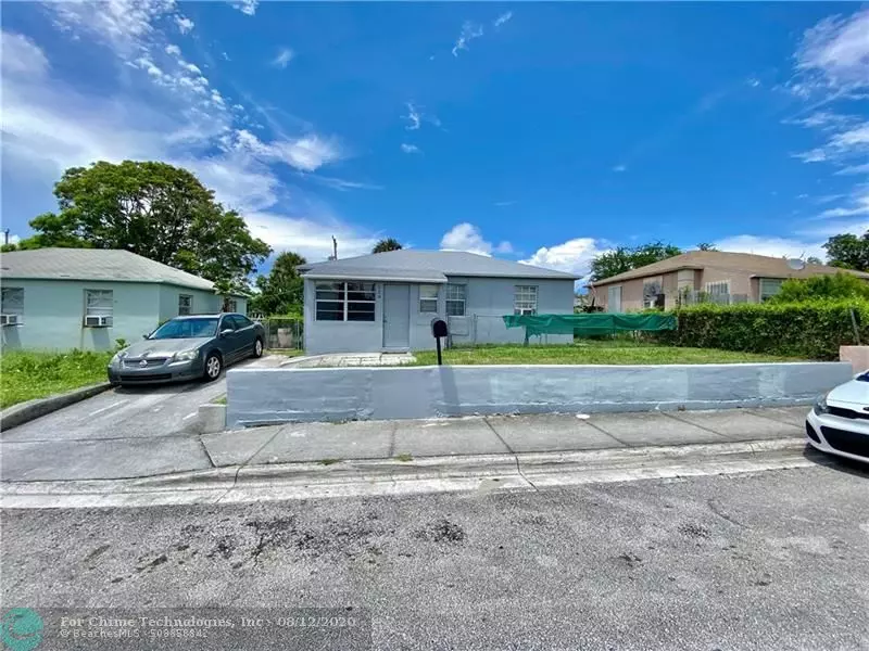 824 W 2nd St, Riviera Beach, FL 33404