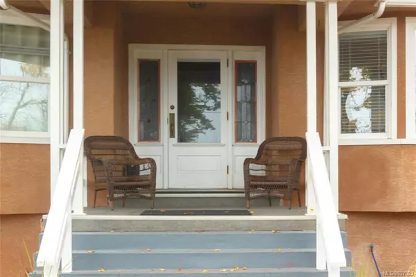 Victoria, BC V8S 1B2,10 Bushby St #3