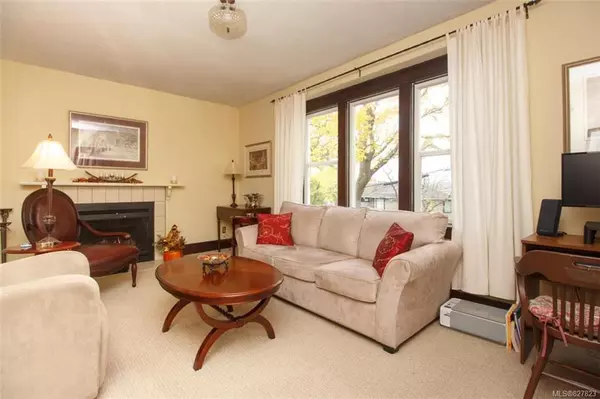 Victoria, BC V8S 1B2,10 Bushby St #3