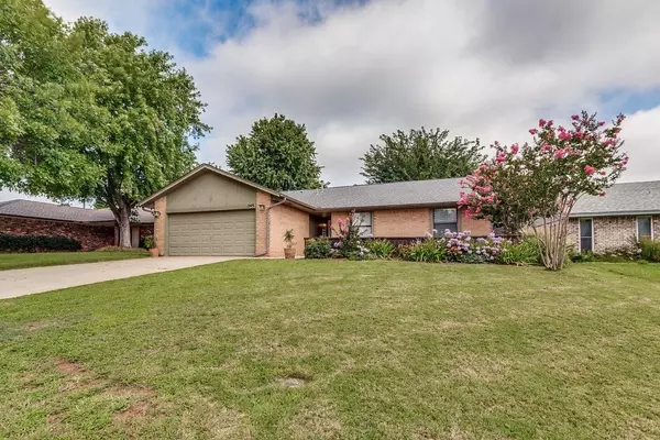 345 Redbud Street, Yukon, OK 73099