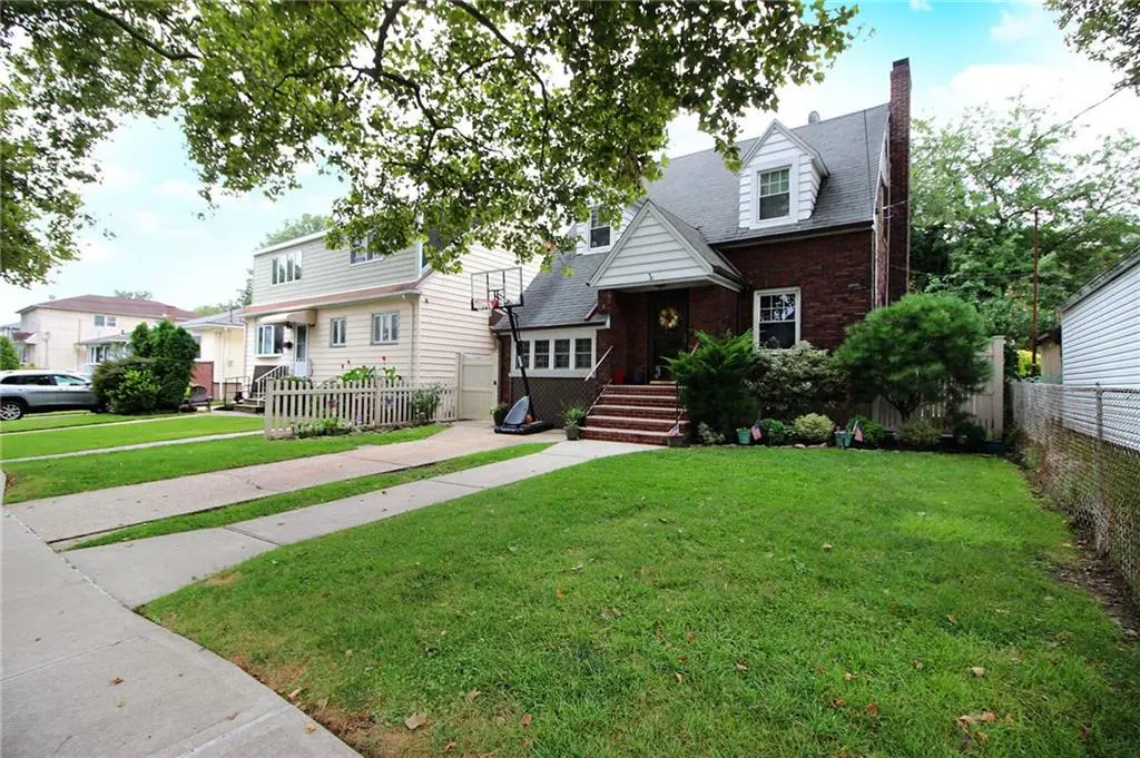 12 Bryson AVE, Staten Island, NY 10302