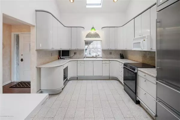 Staten  Island, NY 10304,124 Overlook AVE