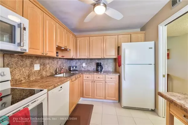 Pompano Beach, FL 33069,2851 S Palm Aire Dr  #207