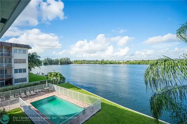 Deerfield Beach, FL 33064,4401 Crystal Lake Dr  #302