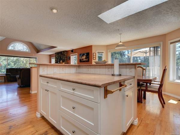 Highlands, BC V9B 6G5,509 Deerfield Pl